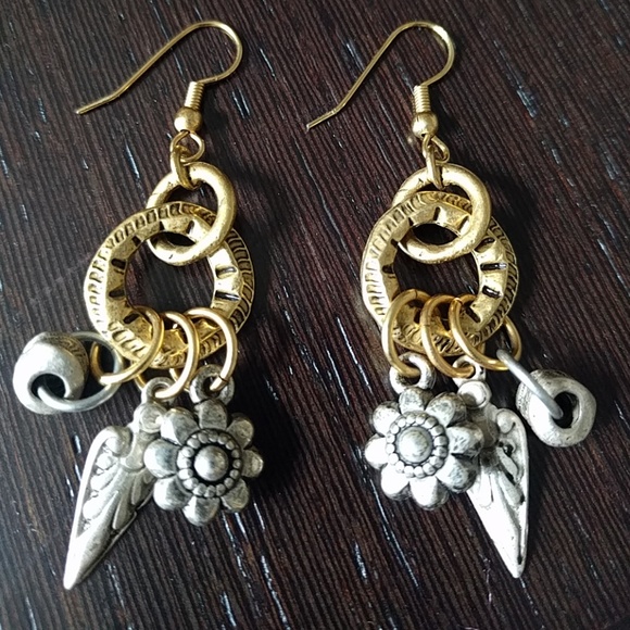 VTG dangling two tone charm earrings - Picture 2 of 3